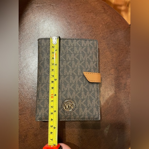 Michael Kors Heritage Medium Logo Passport Wallet - Picture 7 of 9